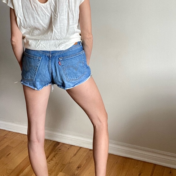 Levis 501 Cut Off Jean Shorts - Picture 4 of 14